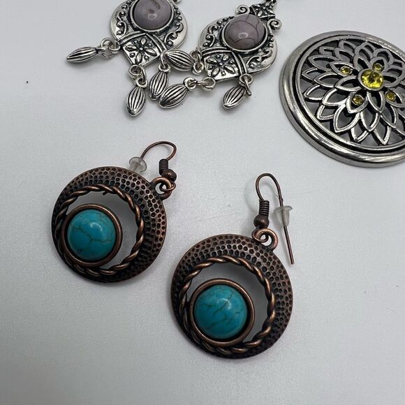 Set of 4 EUC Like New Paparazzi Statement Costume Earrings - Fashion Earrings - Picture 8 of 14